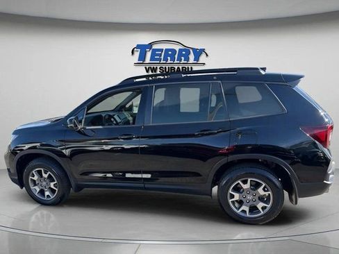 Used 2023 Honda Passport TrailSport image 2