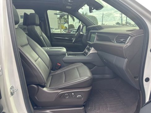Used 2024 GMC Yukon XL Denali w/ Denali Reserve Package image 16