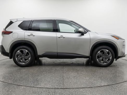 Used 2025 Nissan Rogue SV FWD image 11