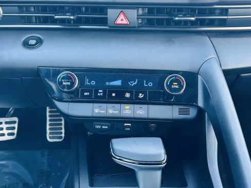 Used 2025 Hyundai Elantra Sport image 17
