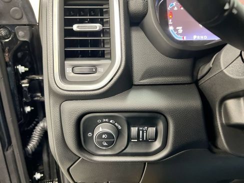 Used 2025 RAM 3500 Laramie AWD/4WD image 17