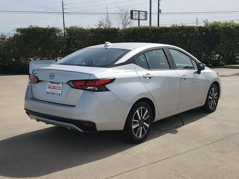 Used 2025 Nissan Versa SV image 5