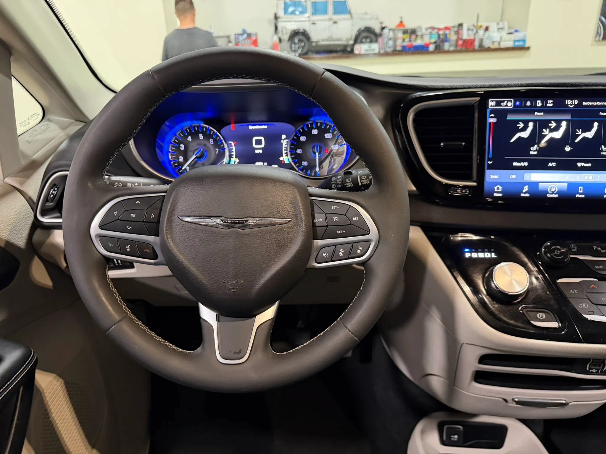 Used 2023 Chrysler Pacifica Touring-L FWD image 50