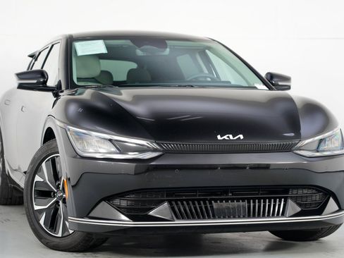 Used 2022 Kia EV6 Wind image 2