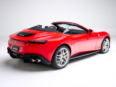 Used 2025 Ferrari Roma Spider image 32