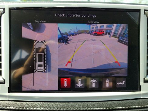 New 2022 Chrysler Pacifica Touring-L w/ Uconnect Theater Family Group image 26