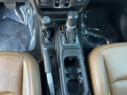 Used 2021 Jeep Wrangler Unlimited Sahara w/ Cold Weather Group AWD/4WD image 31