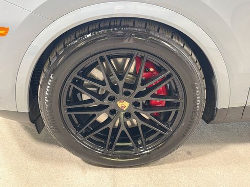 Certified 2025 Porsche Cayenne S AWD/4WD image 42