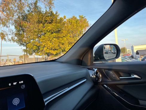 Used 2025 Chevrolet Equinox LT image 36