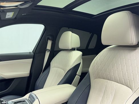 Used 2023 BMW X6 xDrive40i w/ Executive Package image 39