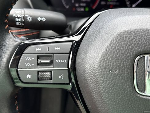 Used 2025 Honda HR-V Sport image 18
