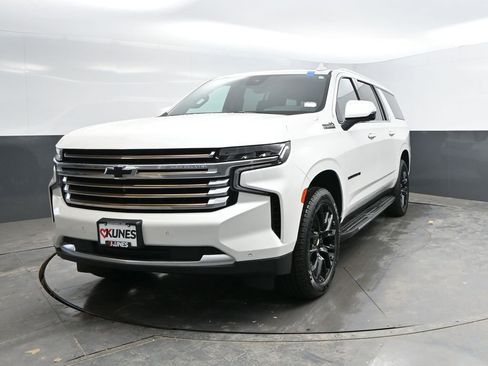 Used 2023 Chevrolet Suburban High Country w/ Max Trailering Package AWD/4WD image 5