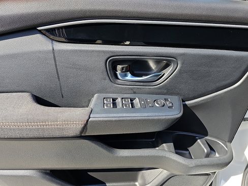 Used 2025 Honda Pilot Sport image 14