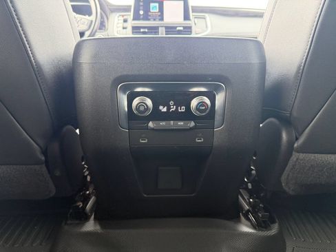 Used 2022 GMC Yukon SLT AWD/4WD image 40