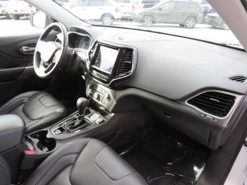 Used 2020 Jeep Cherokee Limited image 12