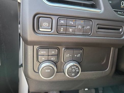 Used 2022 GMC Yukon SLT w/ SLT Premium Package AWD/4WD image 28
