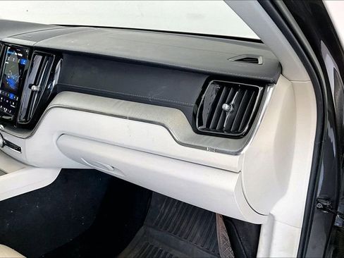 Certified 2023 Volvo XC60 B5 Ultimate w/ Climate Package image 22