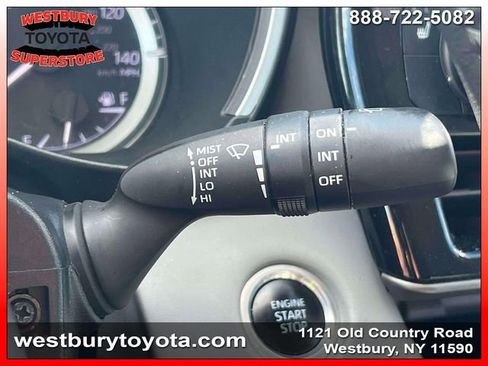 Used 2024 Toyota Highlander XLE image 28