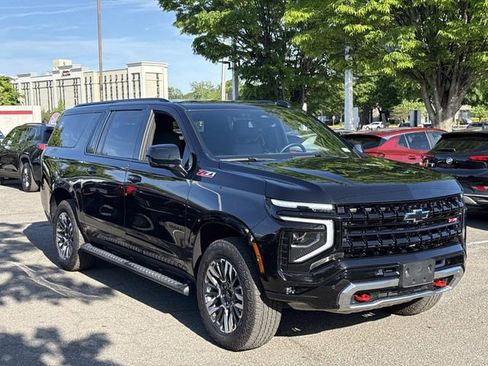 Used 2025 Chevrolet Suburban Z71 AWD/4WD image 1
