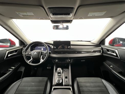 Used 2023 Mitsubishi Outlander SE image 9
