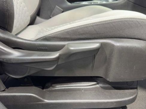 Used 2018 Chevrolet Equinox LS FWD image 13