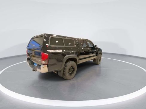 Used 2018 Toyota Tacoma TRD Off-Road image 8
