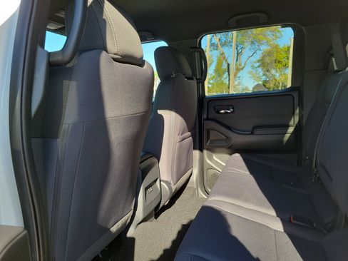 Used 2023 Nissan Frontier SV w/ Midnight Edition Package image 14