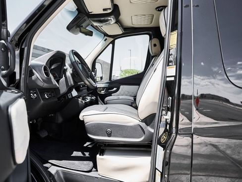 Used 2024 Mercedes-Benz Sprinter 3500 w/ Parking Package image 31