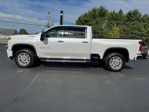 Used 2022 Chevrolet Silverado 2500 High Country w/ Z71 Off-Road Package image 3