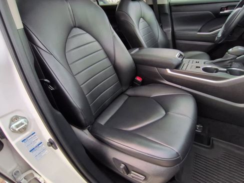 Used 2021 Toyota Highlander XLE image 24