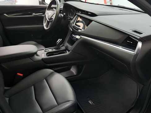Certified 2025 Cadillac XT5 Premium Luxury w/ LPO, Floor Liner Package AWD/4WD image 27