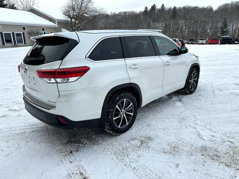 Used 2017 Toyota Highlander XLE image 4