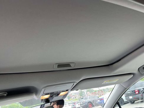Used 2018 Honda Odyssey Touring image 14