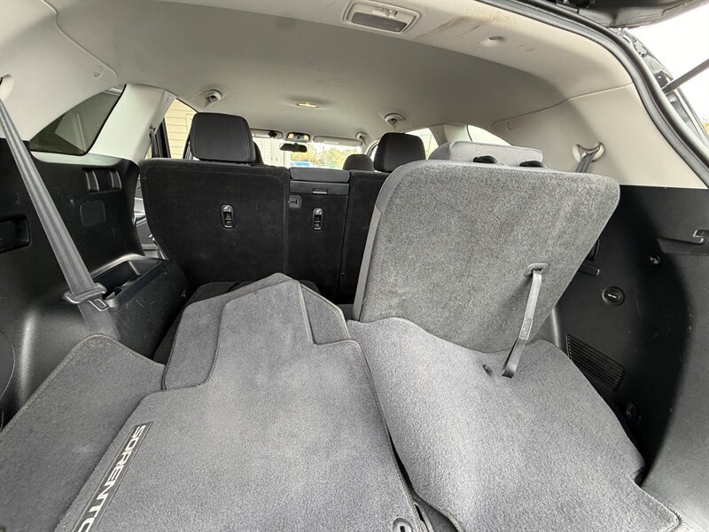 Used 2019 Kia Sorento AWD V6 image 15