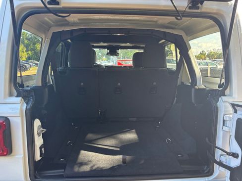 Used 2025 Jeep Wrangler Unlimited Sahara AWD/4WD image 32