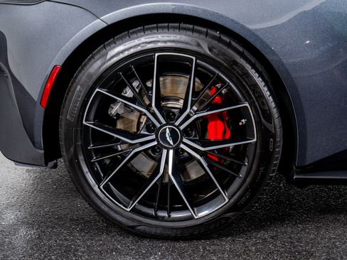 Used 2021 Aston Martin V8 Vantage Convertible image 9