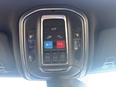 Used 2024 Jeep Grand Cherokee Limited w/ Luxury Tech Group II AWD/4WD image 23