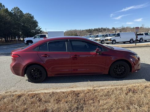 Used 2022 Toyota Corolla LE image 11