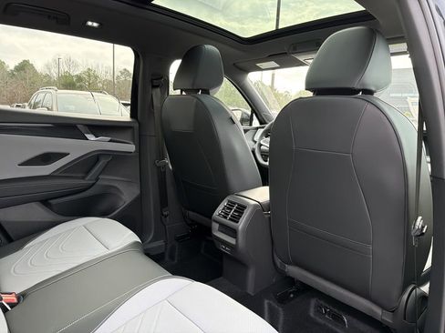 New 2026 Volkswagen Tiguan SE R-Line FWD image 18