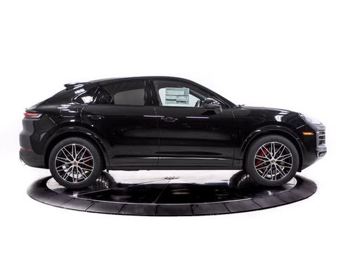 Certified 2026 Porsche Cayenne S AWD/4WD image 8