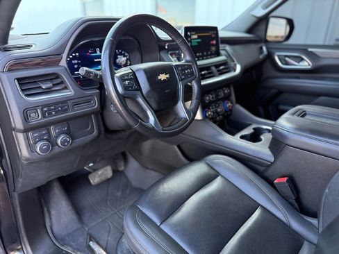 Used 2022 Chevrolet Suburban LT w/ Luxury Package AWD/4WD image 13