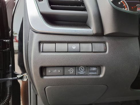Used 2023 Nissan Rogue SV FWD image 23