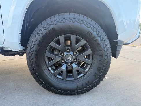 Used 2020 Toyota Tacoma SR5 AWD/4WD image 29