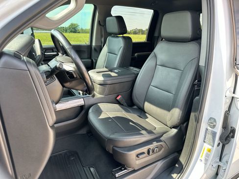 Used 2022 Chevrolet Silverado 2500 LTZ w/ LTZ Convenience Package image 11