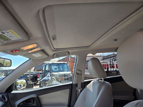 Used 2011 Toyota RAV4 Limited w/ Limited Extra Value Pkg AWD/4WD image 18