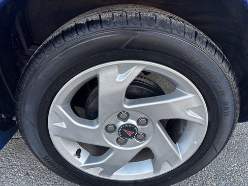 Used 2003 Pontiac Vibe w/ Power Group Value Package FWD image 16