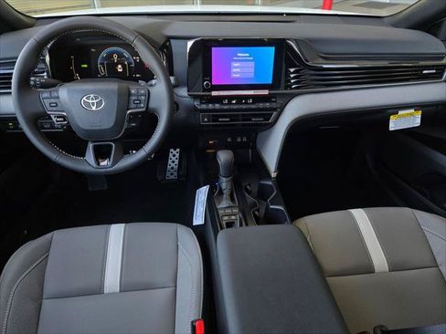 Used 2026 Toyota Camry SE FWD image 13