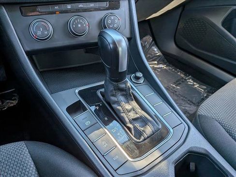 Used 2019 Volkswagen Jetta FWD image 17