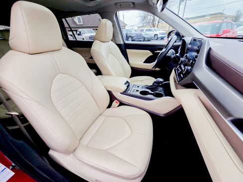 Used 2022 Toyota Highlander XLE image 33