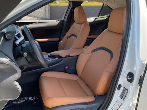 Used 2022 Lexus UX 250h w/ Accessory Package (Z2) AWD/4WD image 18
